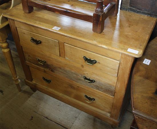 Small Victorian pine chest of drawers(-)